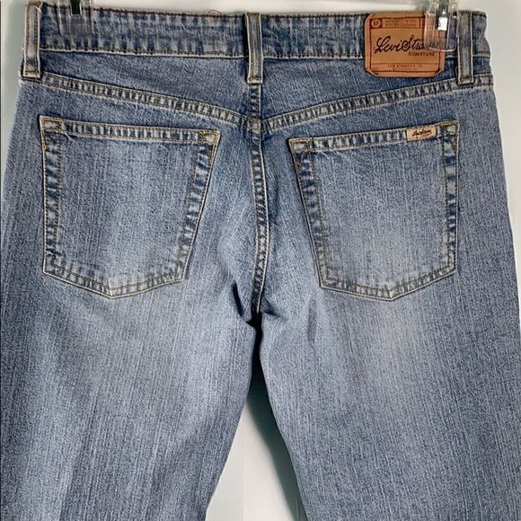 Levi’s signature Stretch Crop low rise boot cut - Picture 6 of 8